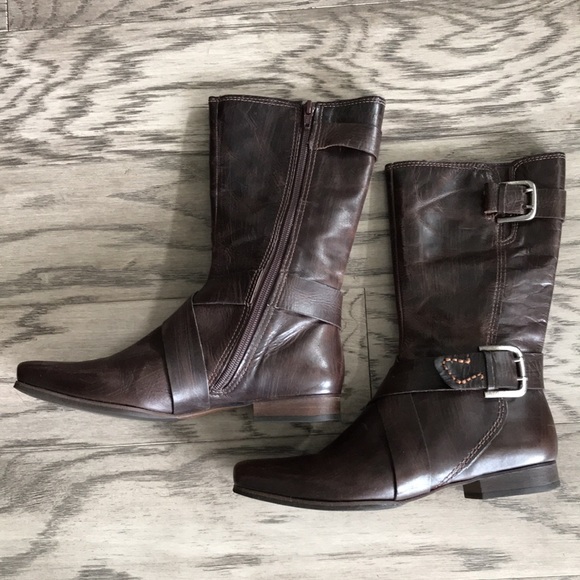 True Religion boots size 8B - Picture 7 of 17